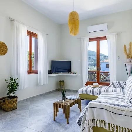 Izabel Skopelos